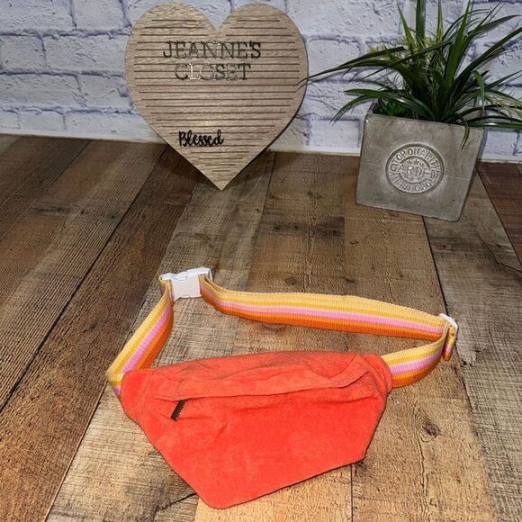 SHIRALEAH
Sol Belt Bag In Orange - Picture 1 of 11